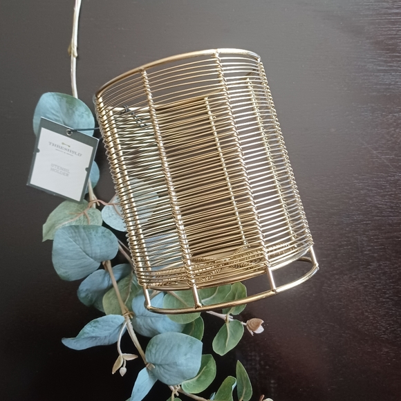 HP• Threshold Utensil Holder